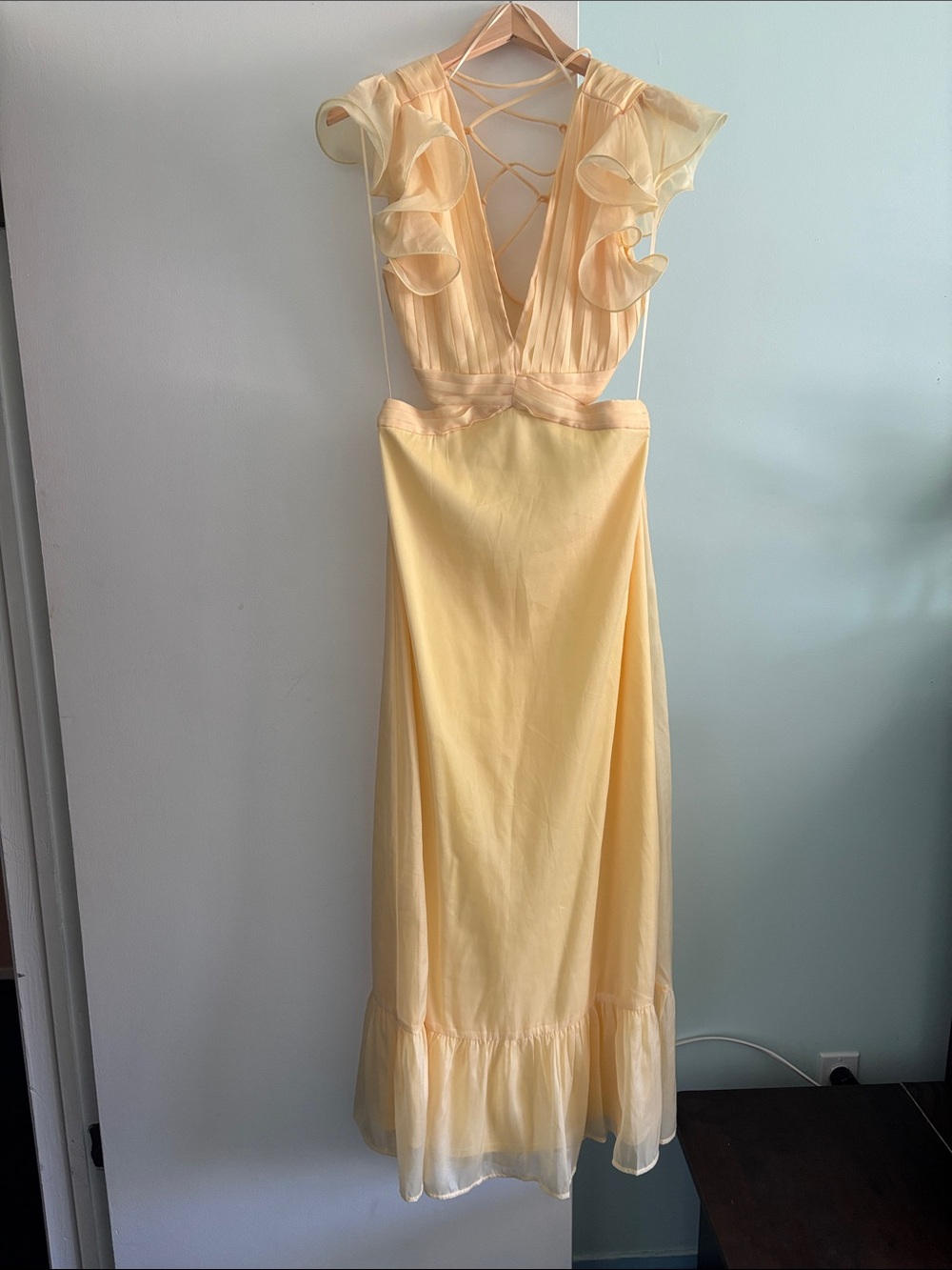 Vici Open Back Yellow Maxi Dress with Flutter Sleeves - Size medium - Picture 3 of 3